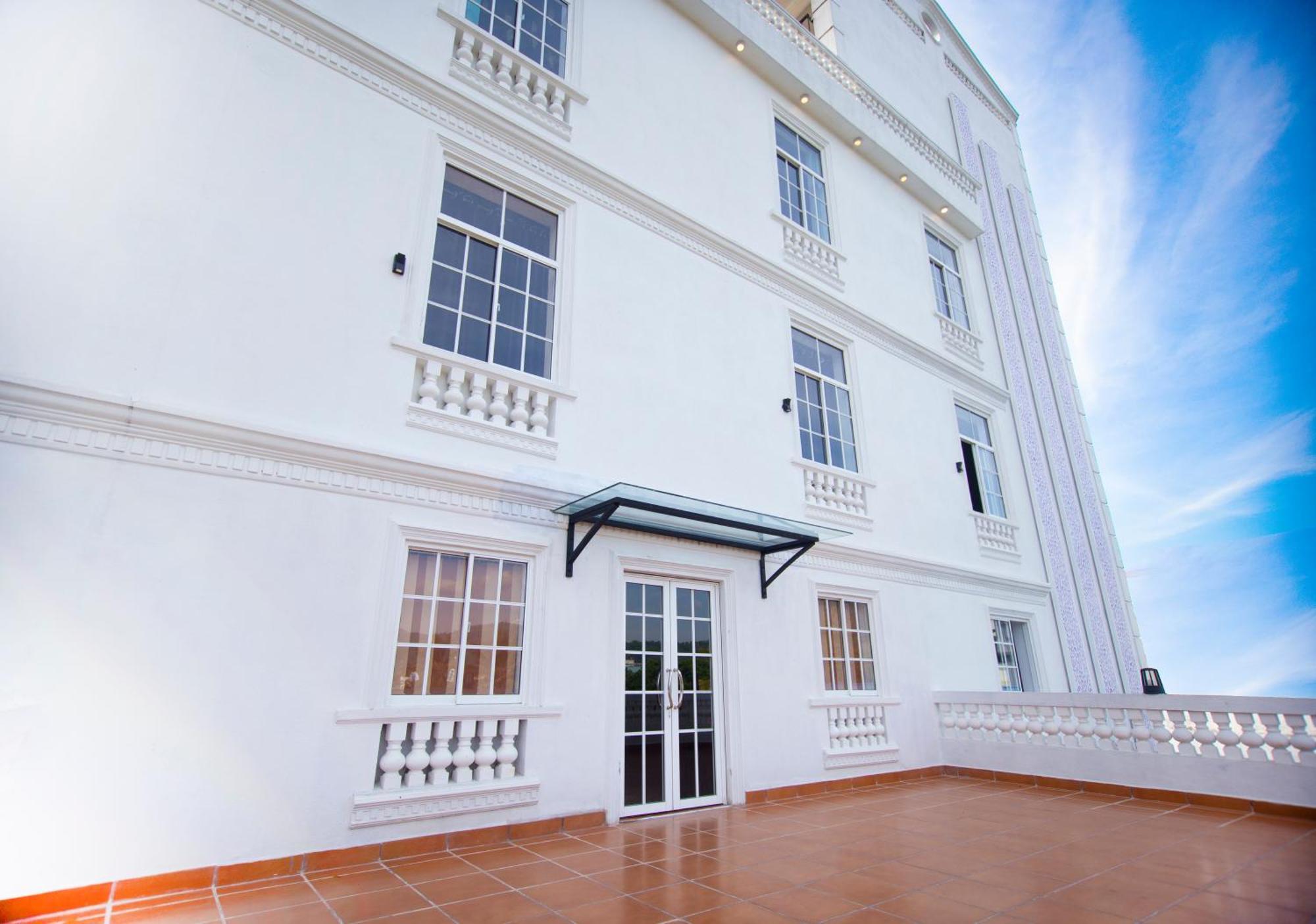 Crown Regency- Badulla Hotel ภายนอก รูปภาพ