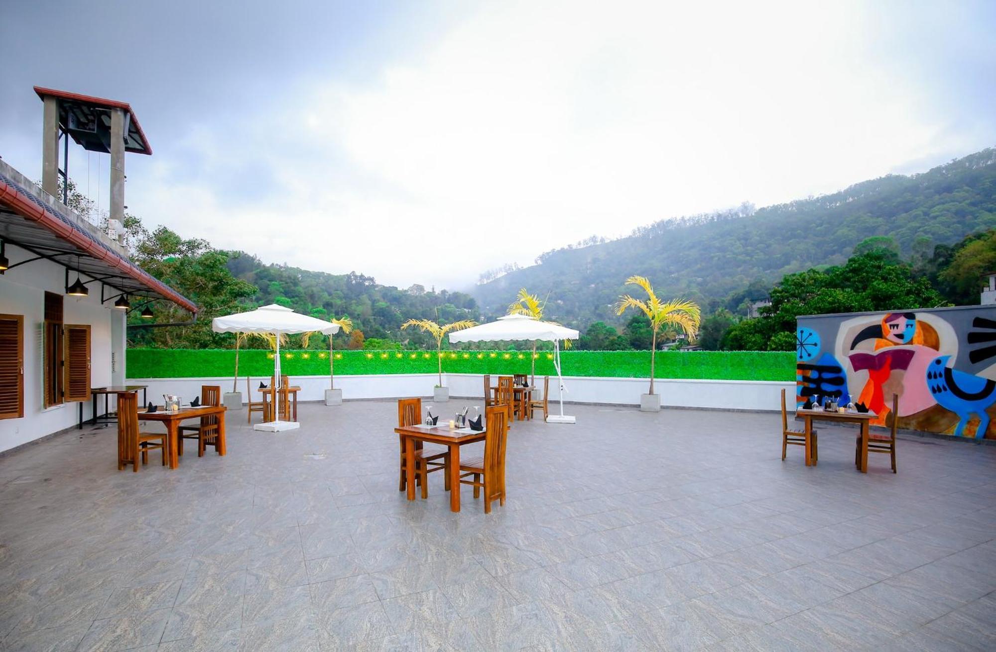 Crown Regency- Badulla Hotel ภายนอก รูปภาพ